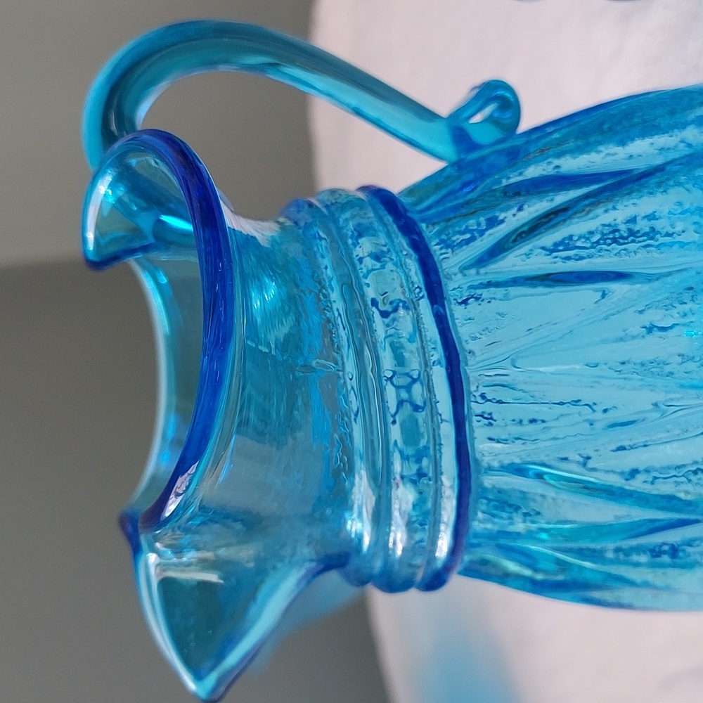 Turquoise blue ๐ Vintage glass pitcher vase with wide mouth spout - Picture 9 of 16